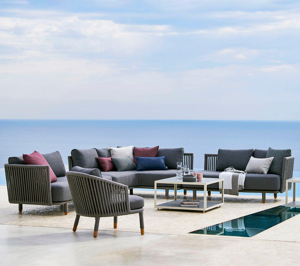 https://cdn.shopify.com/s/files/1/0580/8072/3044/files/Cane-line-Moments-Sofa-Corner-Module-4.jpg?v=1746017404