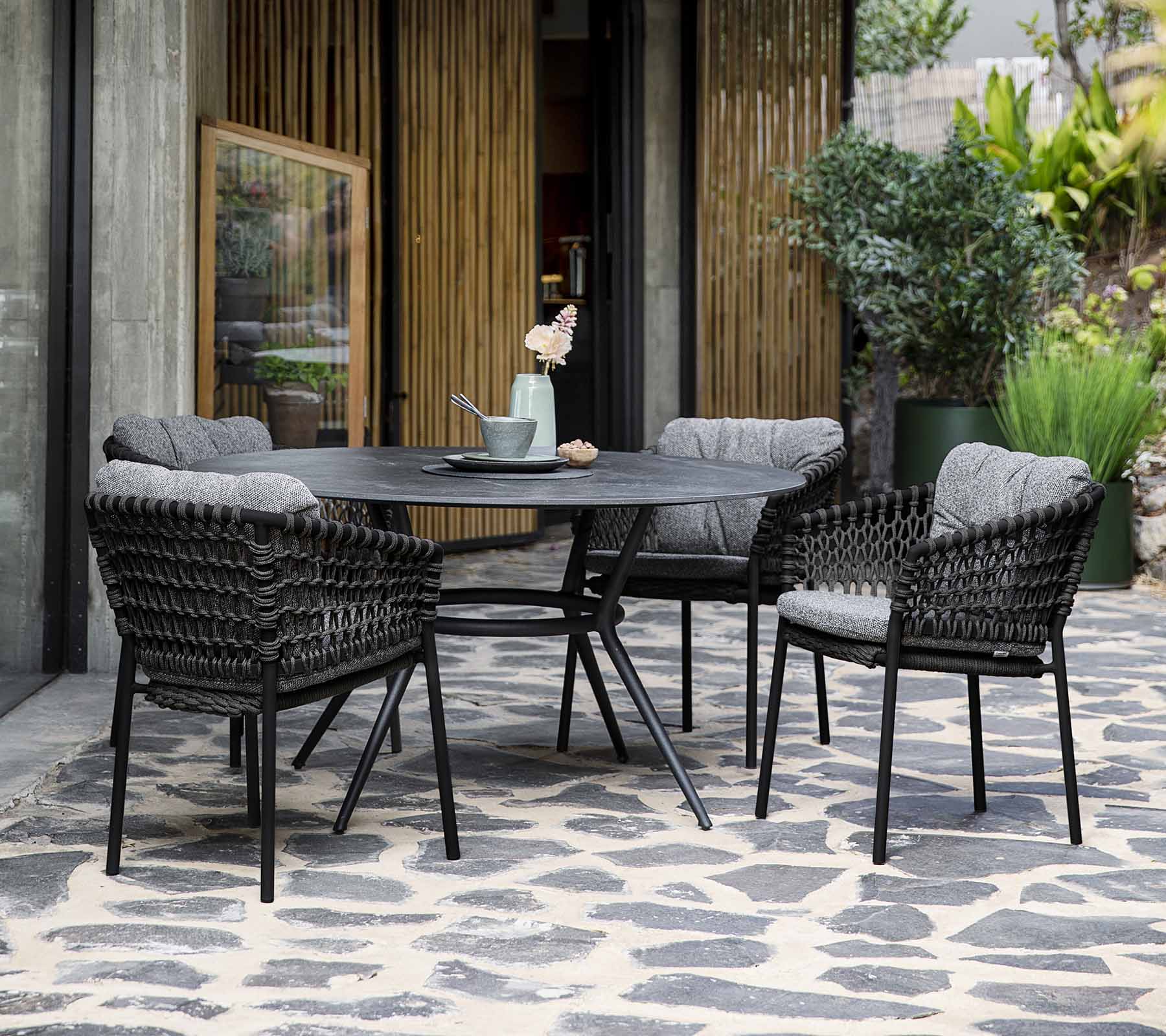 https://cdn.shopify.com/s/files/1/0580/8072/3044/files/Cane-line-Ocean-Chair-14.jpg?v=1746076302