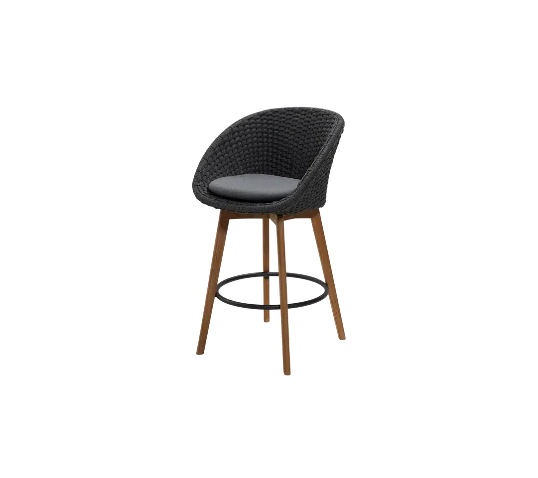https://cdn.shopify.com/s/files/1/0580/8072/3044/files/Cane-line-Peacock-Bar-Chair-10.webp?v=1746015025