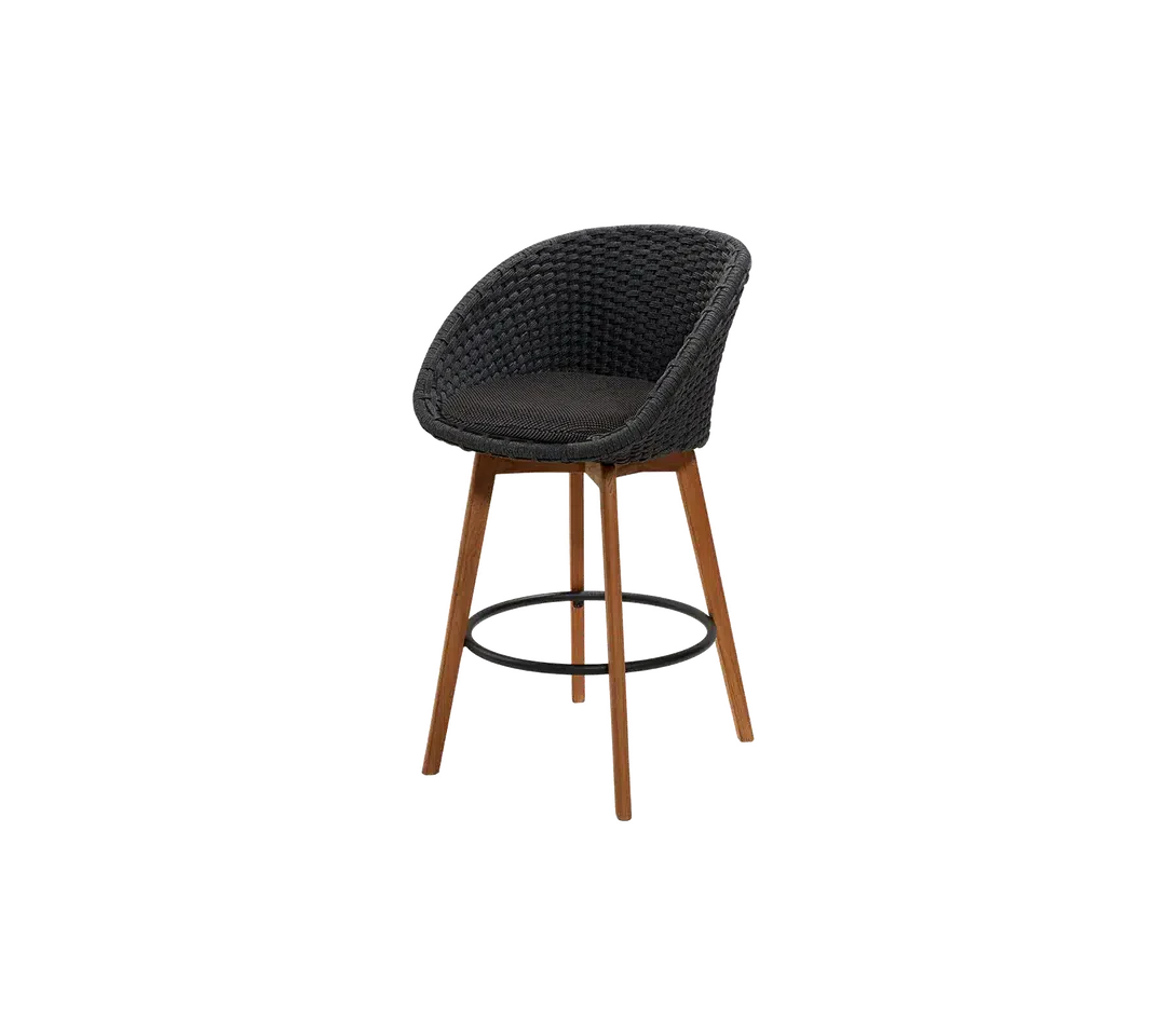 https://cdn.shopify.com/s/files/1/0580/8072/3044/files/Cane-line-Peacock-Bar-Chair-13.webp?v=1746015025