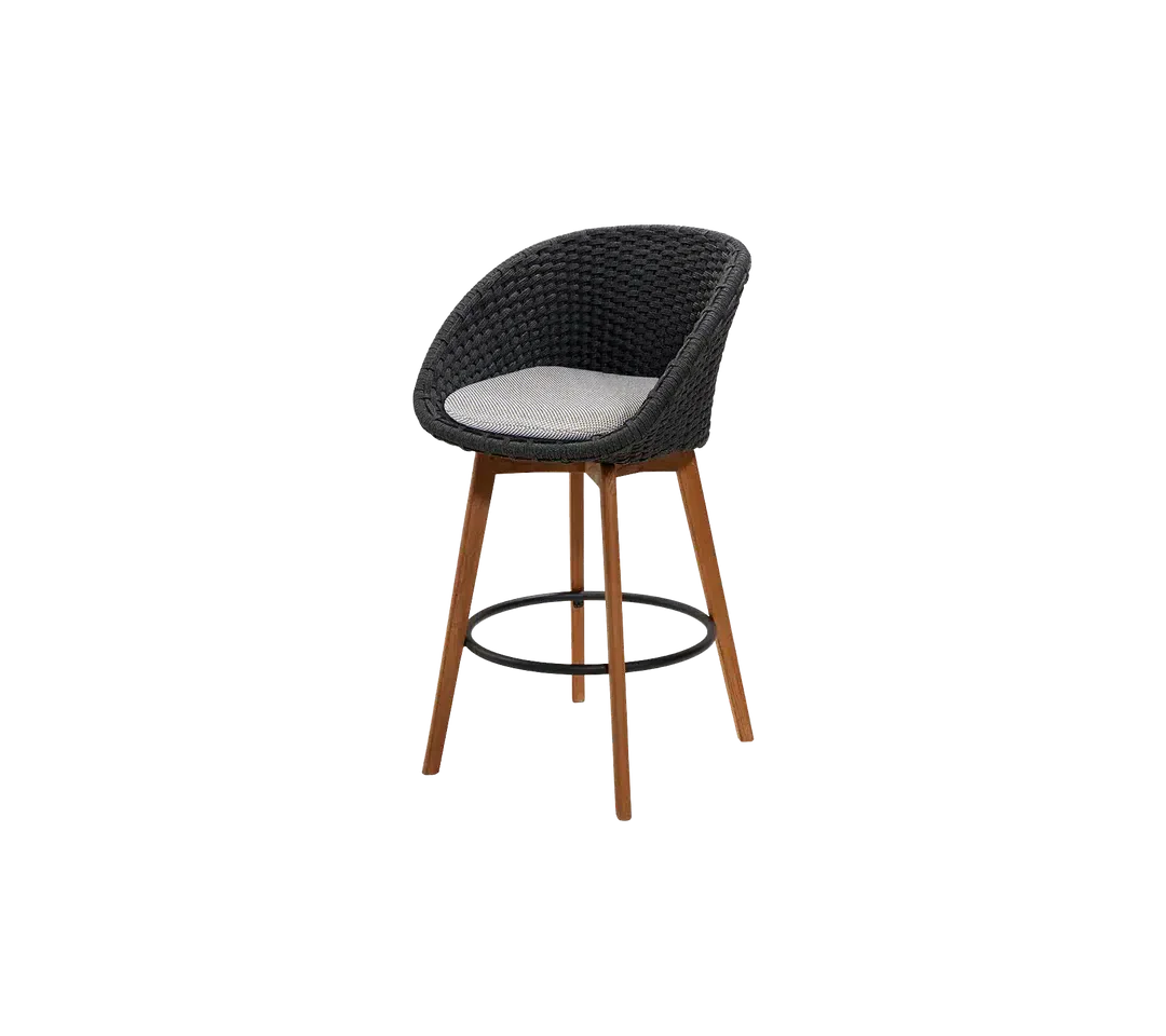 https://cdn.shopify.com/s/files/1/0580/8072/3044/files/Cane-line-Peacock-Bar-Chair-14.webp?v=1746015025
