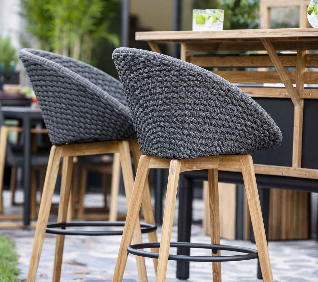 https://cdn.shopify.com/s/files/1/0580/8072/3044/files/Cane-line-Peacock-Bar-Chair-3.jpg?v=1746015024