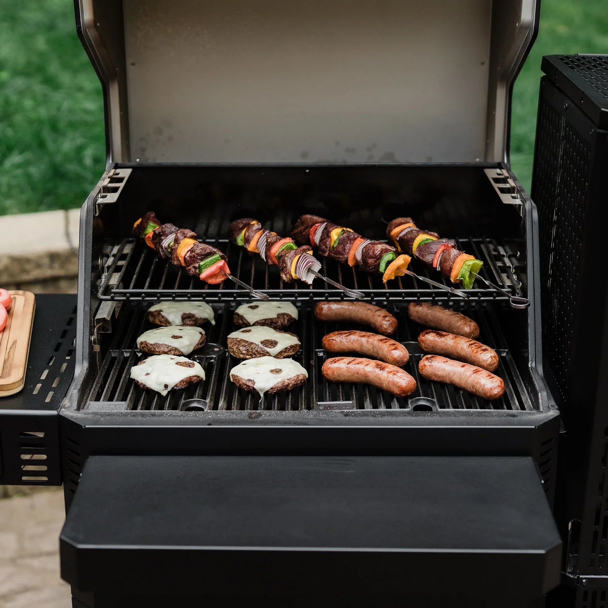 Masterbuilt Gravity Series 600 Digital Charcoal Grill and Smoker