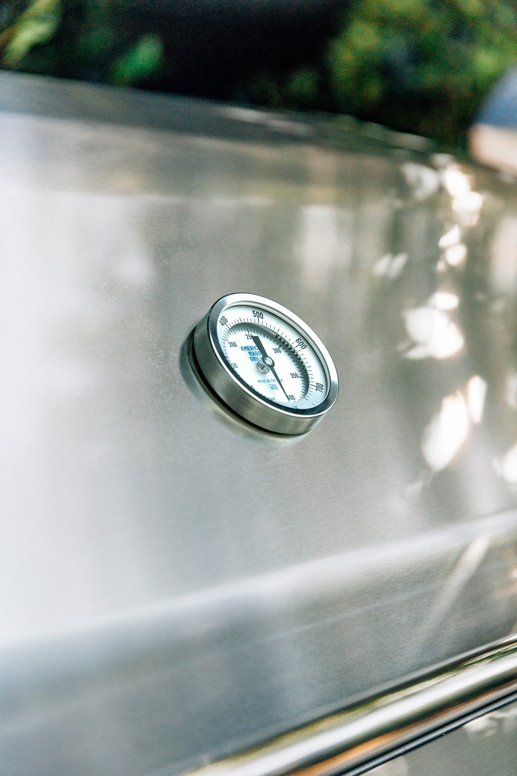 https://cdn.shopify.com/s/files/1/0338/9934/8108/products/estate-gas-grill-temperature-gauge.jpg?v=1745981074