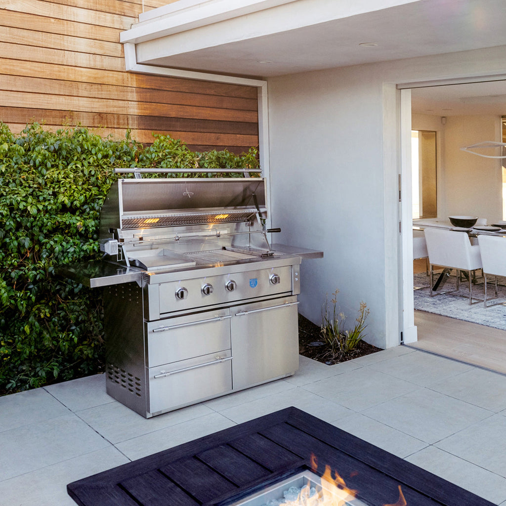 https://cdn.shopify.com/s/files/1/0338/9934/8108/products/freestanding-estate-gas-grill-outdoor-backyard-lifestyle.jpg?v=1745980941